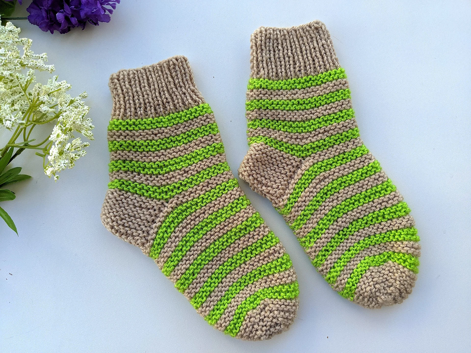 Flat Knit Two-Needles Two-Color Socks Pattern product image (6)