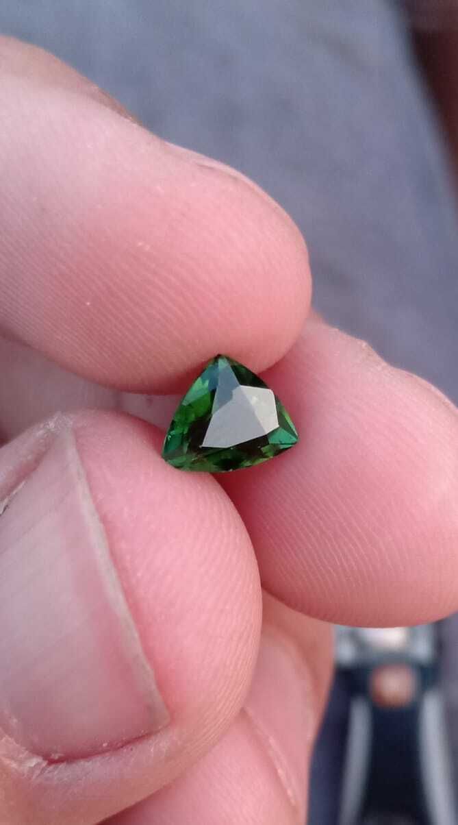 BRAZILIAN TOURMALINE TRILLION SHAPE GREEN COLOR LOOSE GEMSTONE, 1.10 CARAT product image (5)