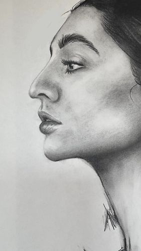 More charcoal! Work in progress ✍️

#wipwednesday #charcoalportrait #portraitartwork #blackandwhitedrawing #smallartaccount