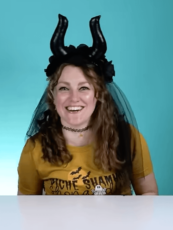 Happy Halloween in Irish / Gaeilge / Gaelic - Supersoft T-shirt with Vintage-Feel Print product image (2)