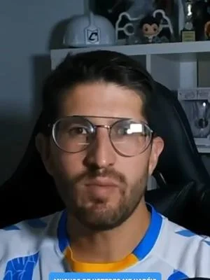 ⚽ ¿Tus bots no rinden en Clubes Pro de FC 26? Aquí te explico cómo mejorarlos 👇 🔹 Sube el nivel del club 🔹 Mejora las instalaciones 🔹 Ajusta tus tácticas Y si nada cambia… usa el CLQ correctamente 💡 #EAFC26 #ClubesPro #FIFA26 #BotsClubesPro #GamingFC26 #FutbolVirtual #ClubPro #ConsejosFC26 #EAFC#johnld_11 #EAFCEspañol #betaeafc26 #trailer #johnld #eSports