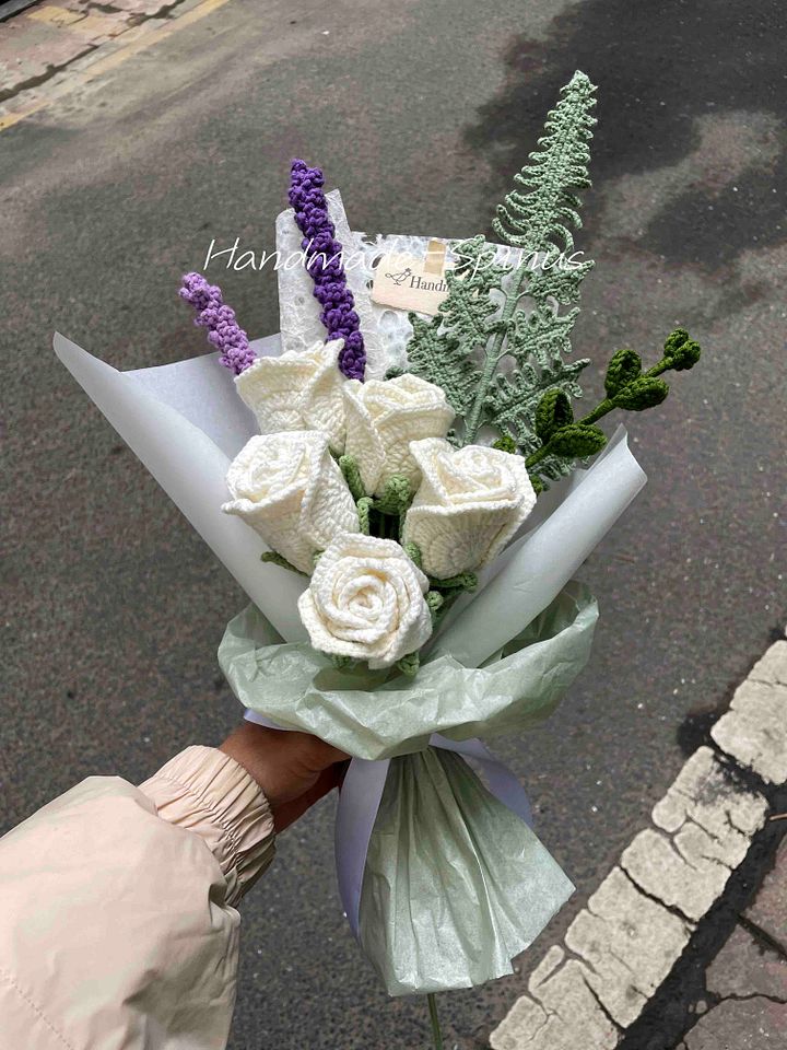 Snow Filled Flower Sea Crochet Knit Bouquet product image (2)