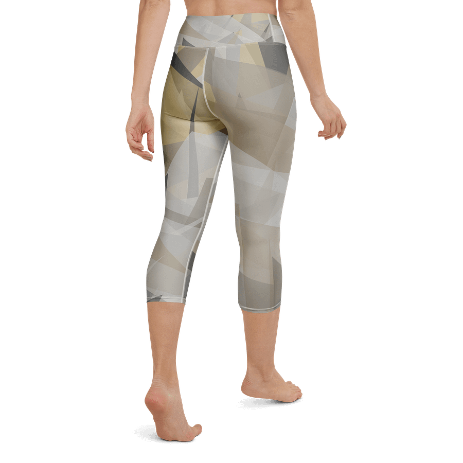 Geometric Fusion All-Over Yoga Capri Leggings product image (3)