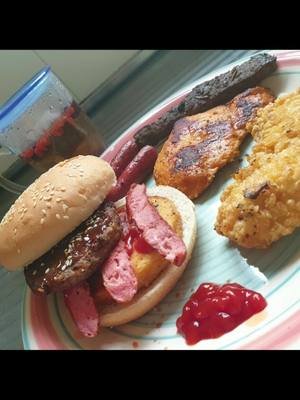 #junkfood #protein #chicken #burger #beef #patty #liver #gojiberry #reddate #cardamom #ginger #garlic #bayleaf #savory #tea #jujube #raw #honey