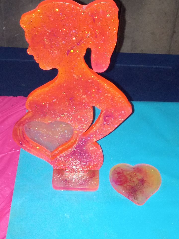 Glitter Epoxy Resin Pregnant Girl Photo Frame product image (1)