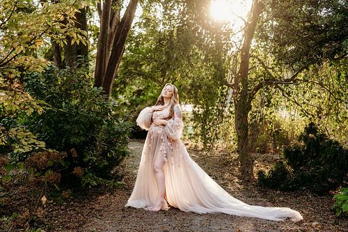 Happy birthday to meeeeee! Got my early maternity photos back!! 🙌🍼🦋
