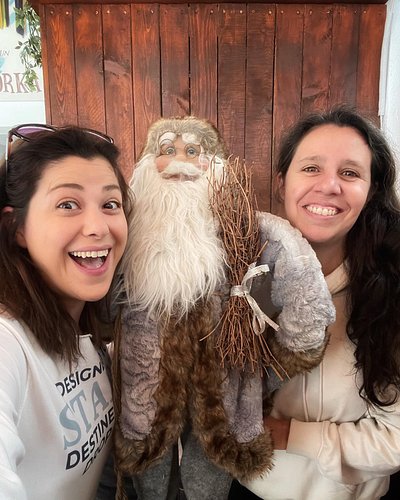PERFECT DAY- 
🚐 Went with Ana & Miso to Altspace
🍰 Had cake for breakfast 
🎄 Took a selfie with the Christmas gnome
☕️ with J...
