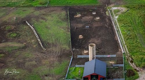 🚜 Modern setup, classic country feel - Laclede County, Missouri 🐄🌾

Spotted this sharp little barn and corral setup from the ...