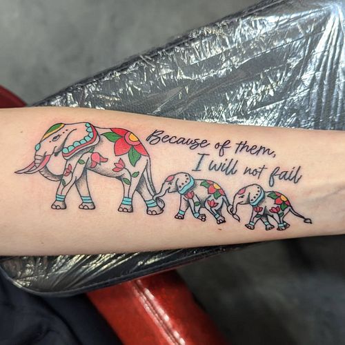 Fun piece for a mom of two little girls 💐 just in time for Mother's Day!

#tattooapprentice #hartselletattoo #alabamatattooar...