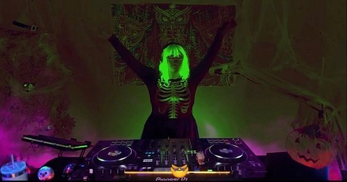 What a blast! 🔥 

Thank you all for the amazing spooky vibes we had for Halloween Eve! 👻 I played this track right at midnigh...