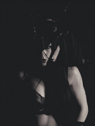I’m in your veins like pretty poison…

Succubus Inspired Photoshoot 🖤✨

📸 @sunnlover_photography 

#succubus #demongirl #spoo...