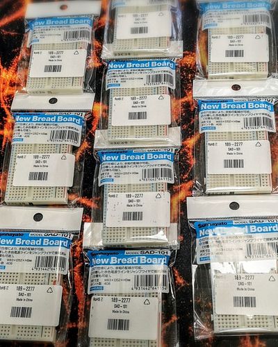 A batch of Breadboards arrived.
I should be good for a few tinkering projects ! 🥳