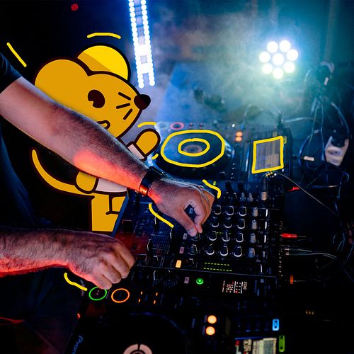 🇬🇧 Tonight I will be helping Ausländer DJs to nail the transitions.
🇩🇪 Heute Abend werde ich den Ausländer DJs helfen, die Üb...