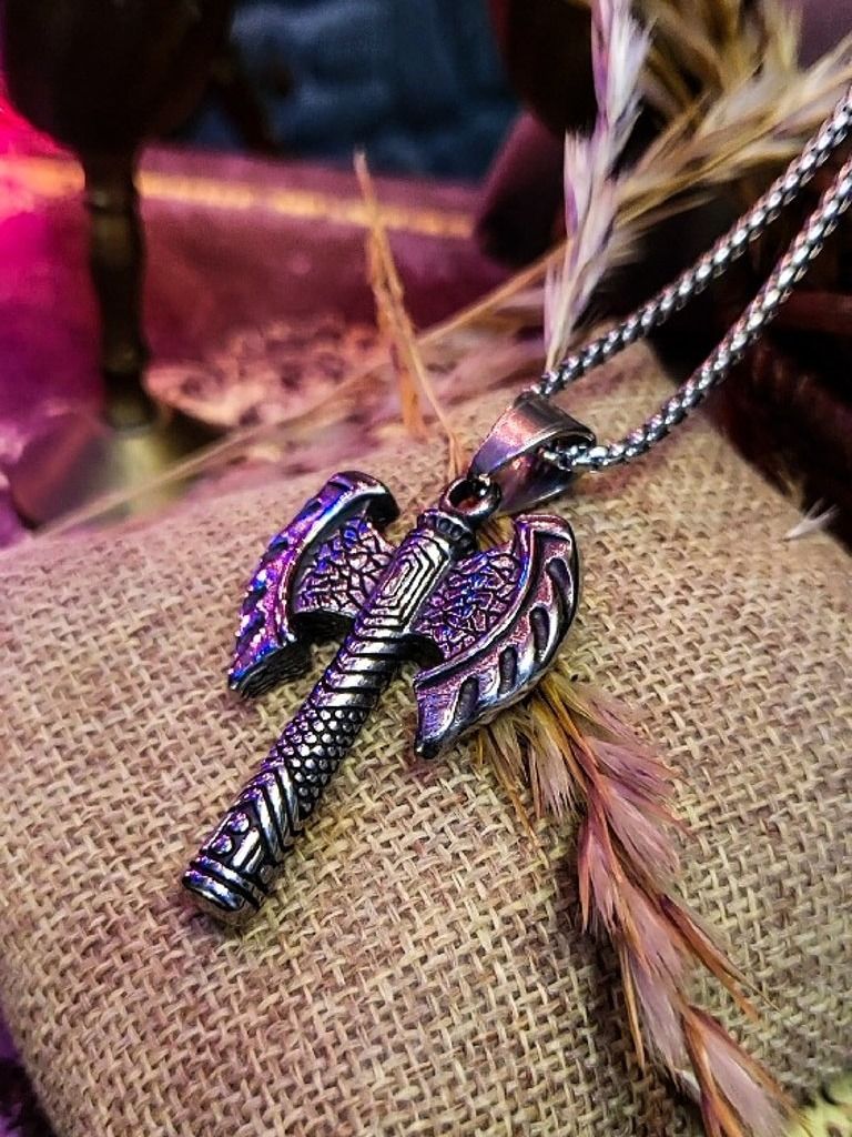 The Armored Kingdom Battleforged Axe of the Ancients Necklace product image (6)