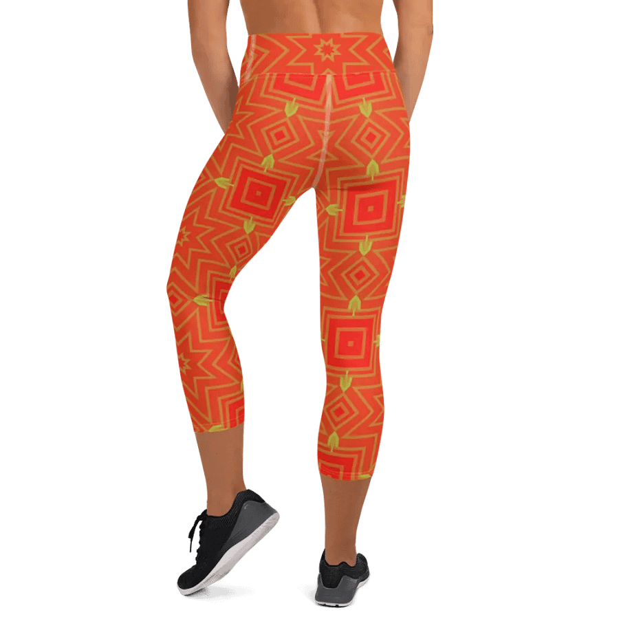 Modern Maze Capri Leggings product image (7)
