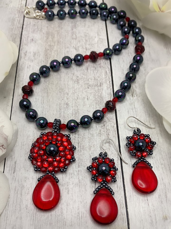 Majesty Beaded Necklace and Earrings Set - Red, Black product image (1)