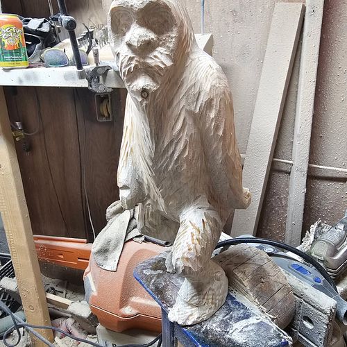 Samsquatch on twitch today!! ##chainsawcarving #chainsawart #cabindecor #lodgedecor #yardart #woodsculpture #woodenowl  #Sasq...