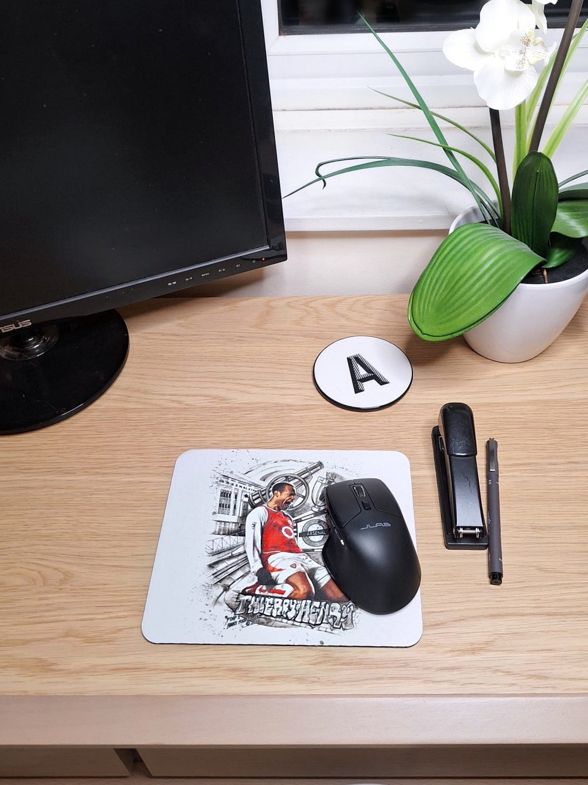 Thierry Henry Arsenal Mousemat – Hand-Drawn Football Print Mousepad for Arsenal Fans product image (7)