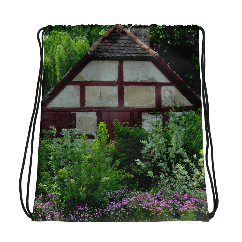 Rucksackbeutel mit Kordelzug - Lehmhütte versinkt im romantischen Bauerngarten product image (1)