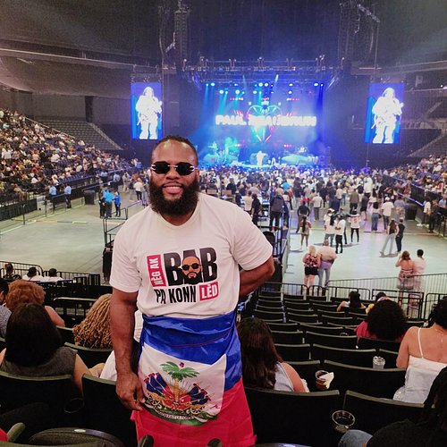 Stand out in your own way! 😎

Our satisfied client @dmetreep rocked the Bayo concert at Barclays Center with his custom “Nèg ...