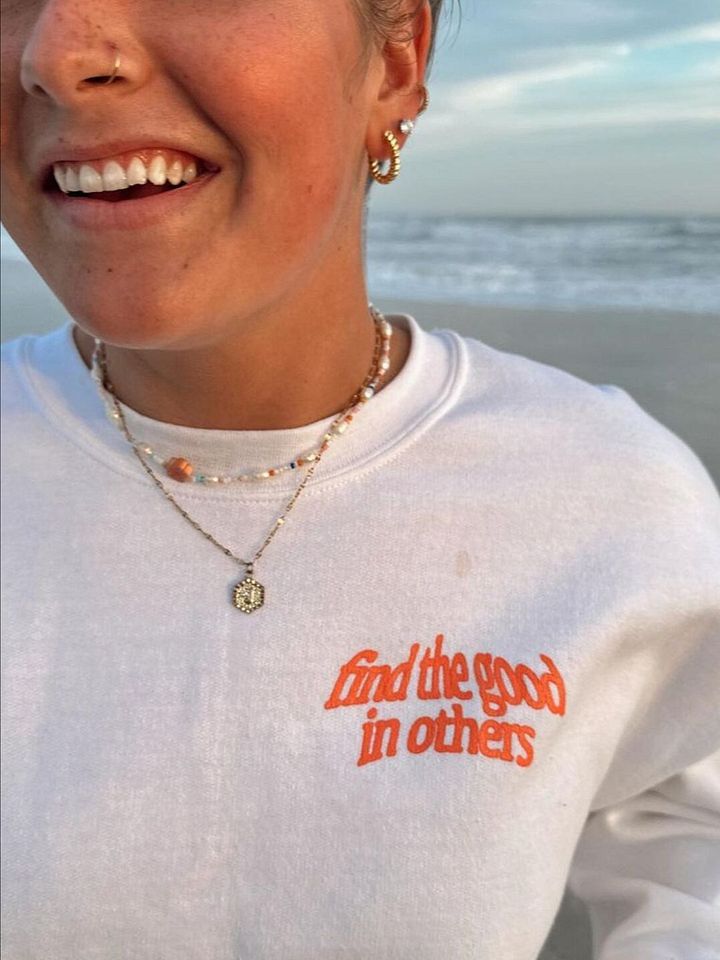 Find the good in others Sweatshirt product image (7)