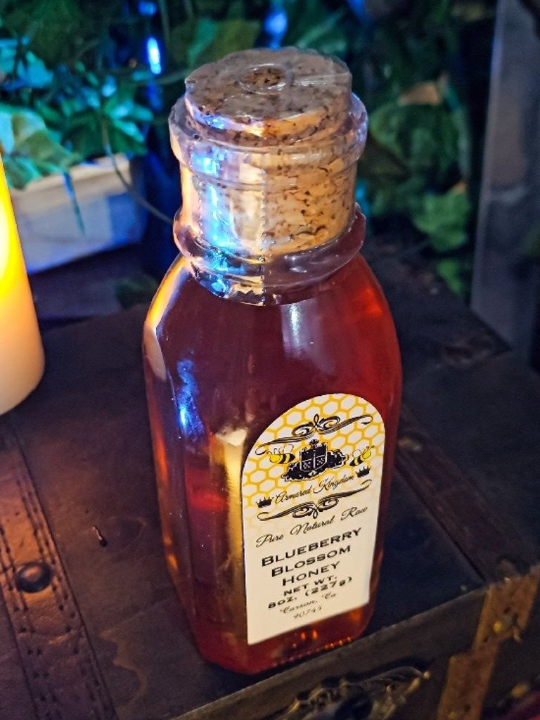 The Armored Kingdom Premuim Blueberry Blossom Honey Bottle(8oz) product image (2)