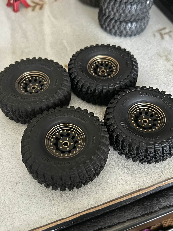 Brass wheels / injora tires product image (2)