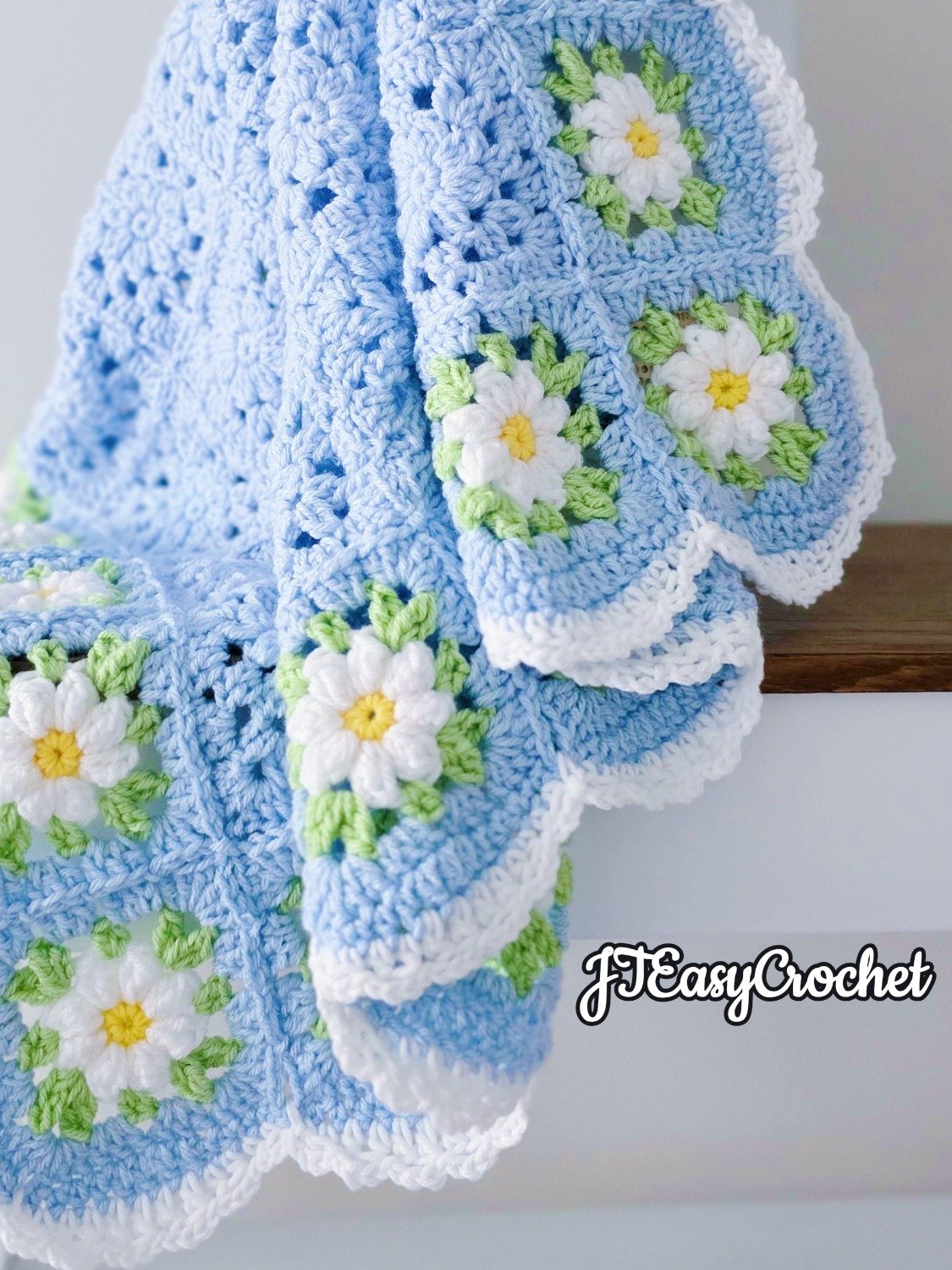 Easy Crochet Pattern & VIDEO, Blue Flower Granny Square Blanket With Daisy Border product image (12)