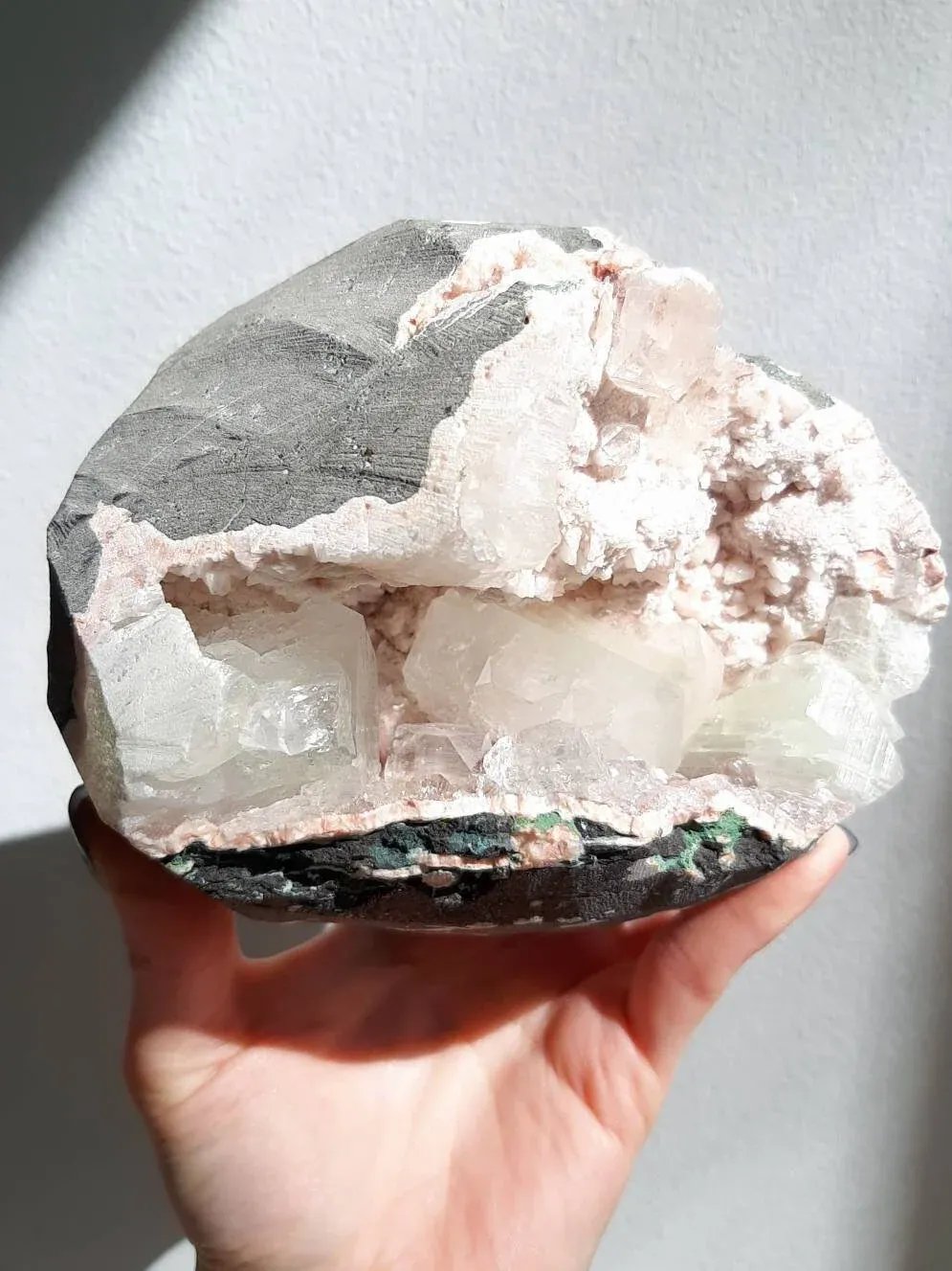 Apophyllite & stilbite crystal geode product image (3)