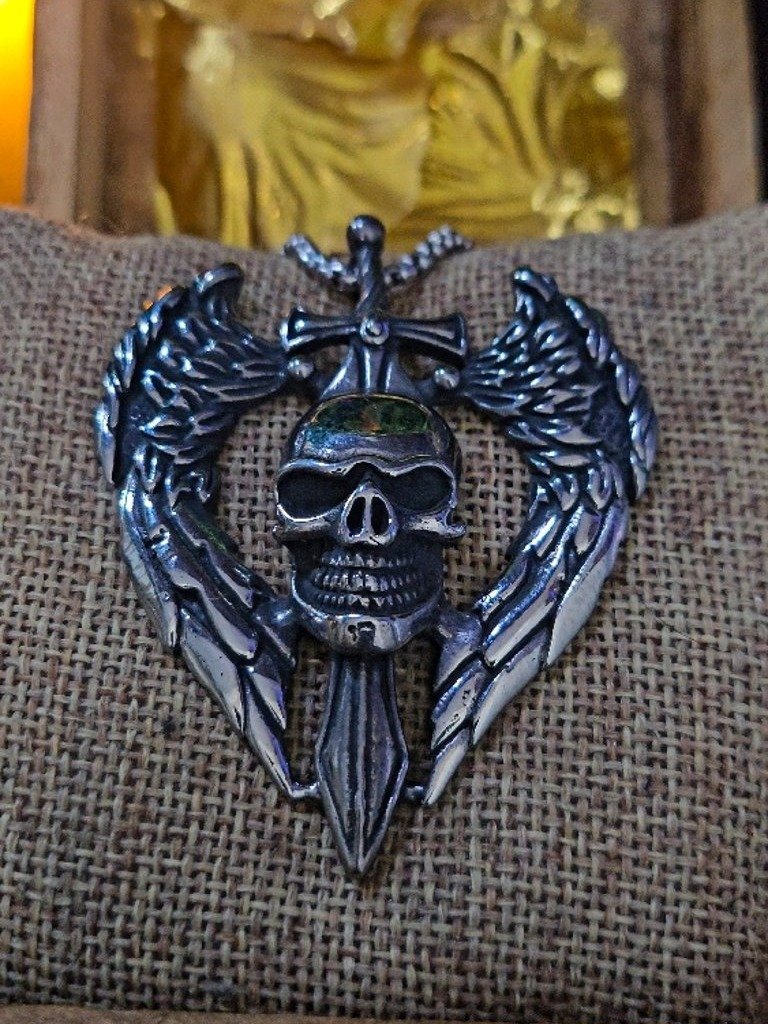 The Armored Kingdom Skullblade of Valor Necklace-with Winged Sword and Skull Design product image (4)