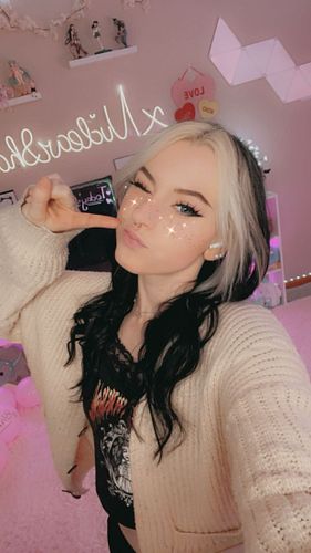 WHAT DID THEY SEND ME😭😭
•
•
If you wanna hangout, vibe, chat, see all the spooky games, click the link in my bio🫶 (psssst…you...