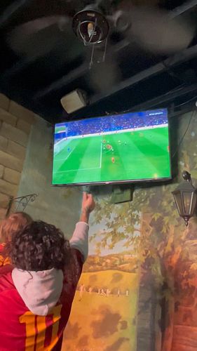 La Roma spiegata ad una bimba 
@rasmusnk @officialasroma 
.
.
#asroma #roma #josemourinho #mourinho #sassuoloroma #romaclub #...