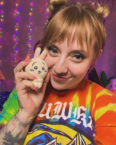 Carlee and me #photoshoot 😄🤍✨ 

#chiikawa #spacebuns