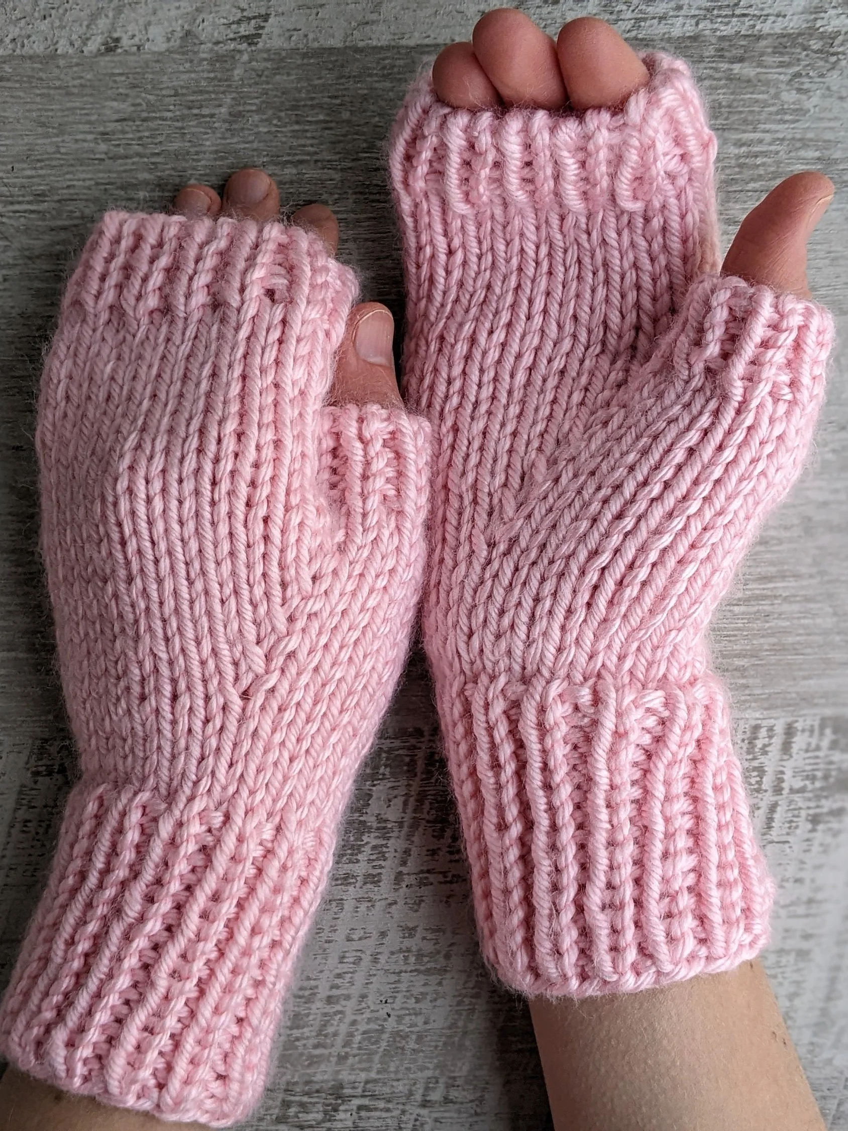 Chunky Knit Fingerless Gloves Pattern product image (1)