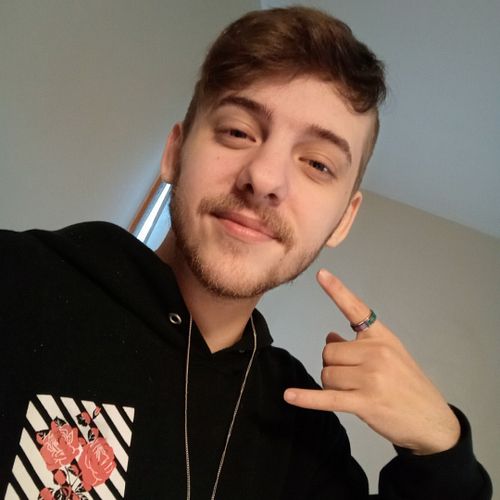Genuinely, do i look good here? | #smallstreamer #streamer #streamercommunity #contentcreator #smallstreamersconnect #twitchs...