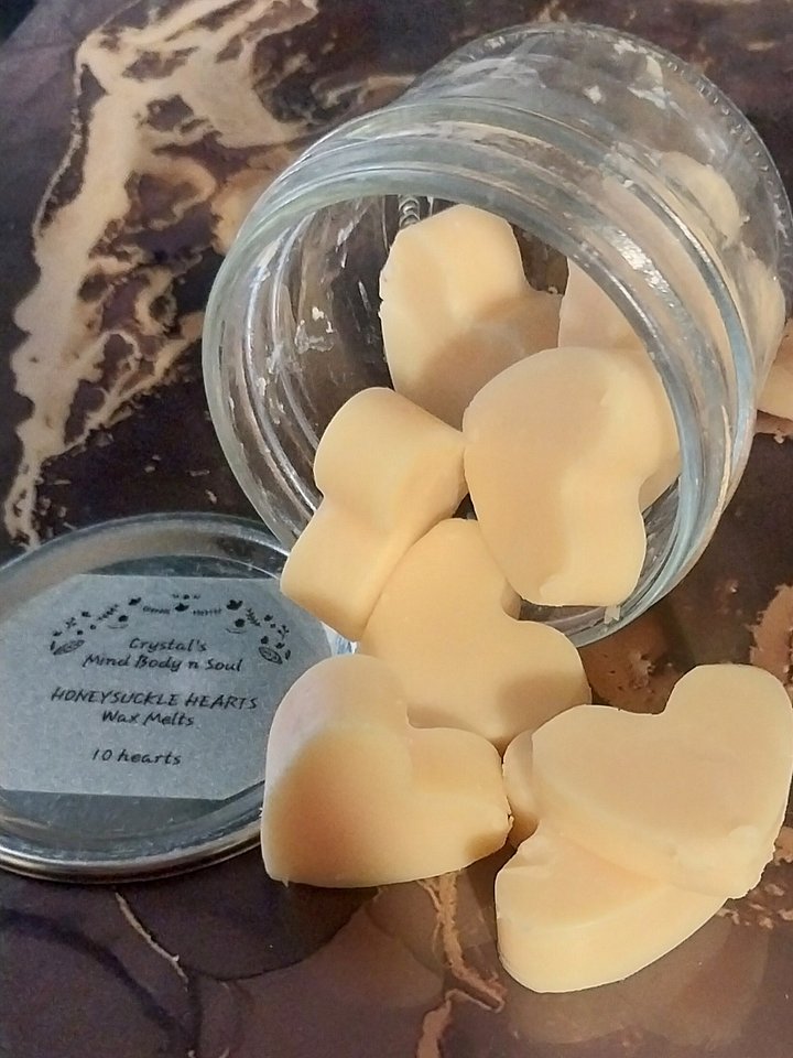 HoneySuckle Hearts Wax Melts product image (1)