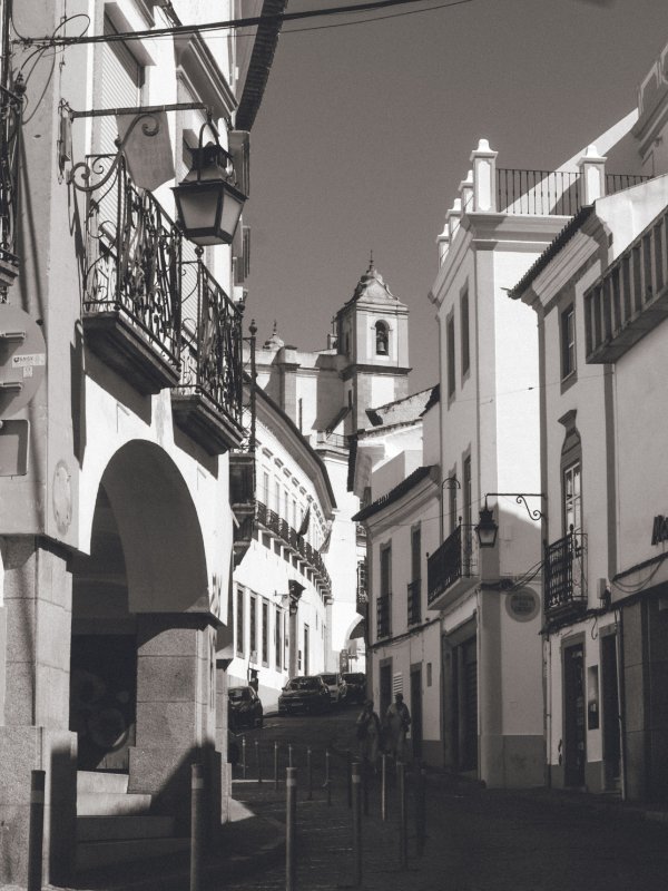Streets of Evora - Black & White Photo product image (1)