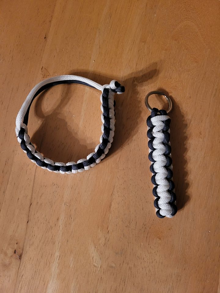 Tight Knot Paracord Bracelet and Key Chain Combination product image (1)