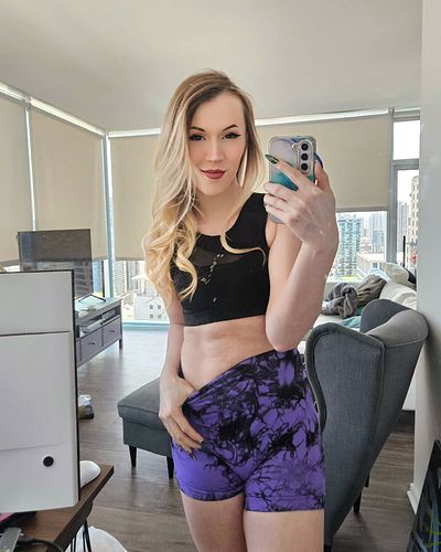 Workout Day 1089: Quick yoga session while the sun is up. Was pretty good and relaxing! Now onto stream!! 😊