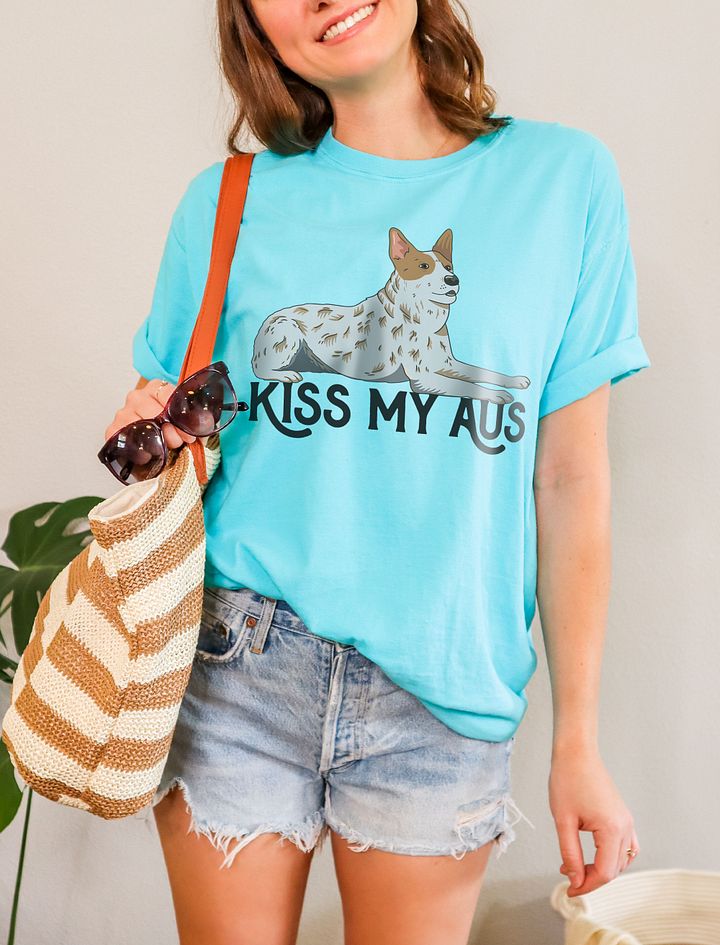 Kiss My Aus T-Shirt of an Australian Cattle Dog | Funny T-Shirt for Red Heeler and Herding Dog Owners product image (1)
