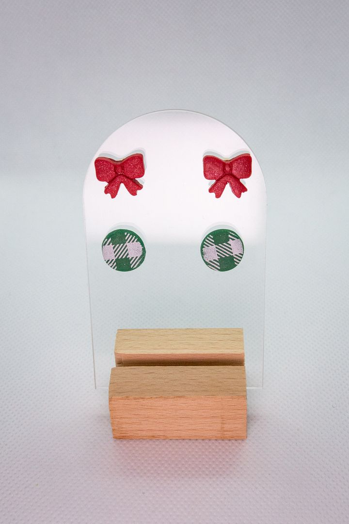 Red Bows / Green Plaid Stud Set product image (1)