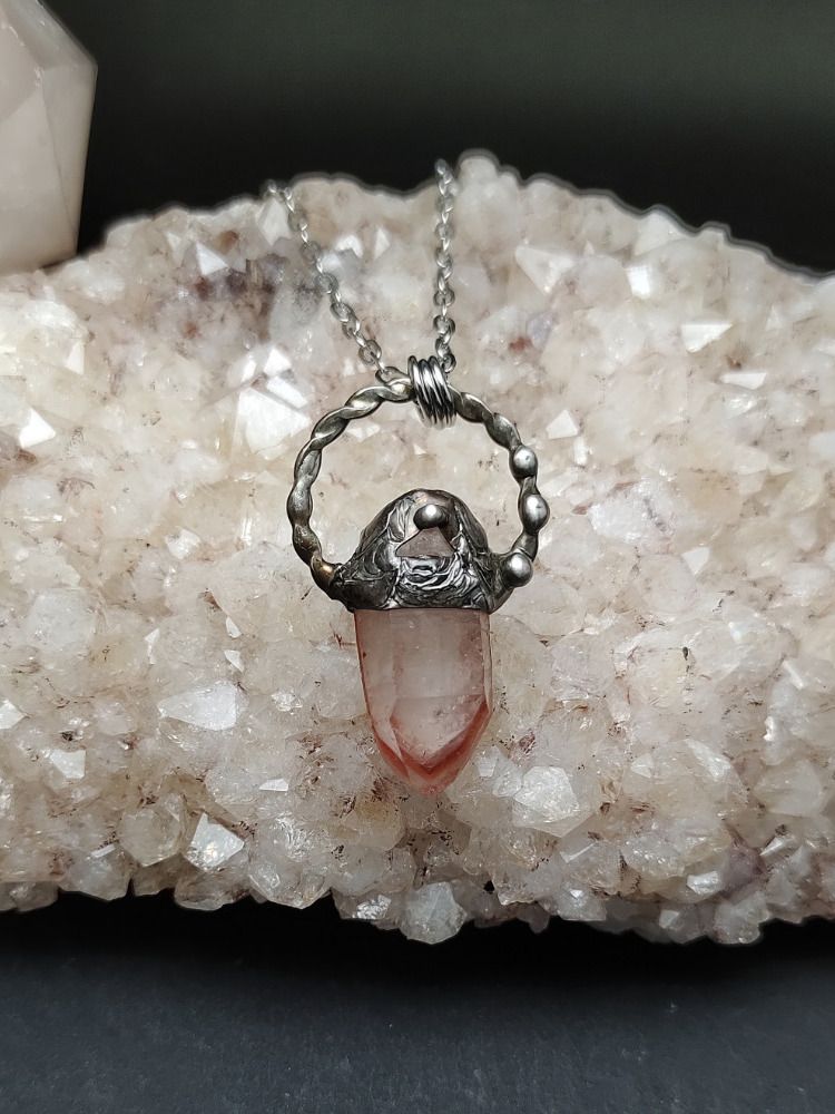 Sorcery Talisman - Blood Phantom QTZ product image (4)