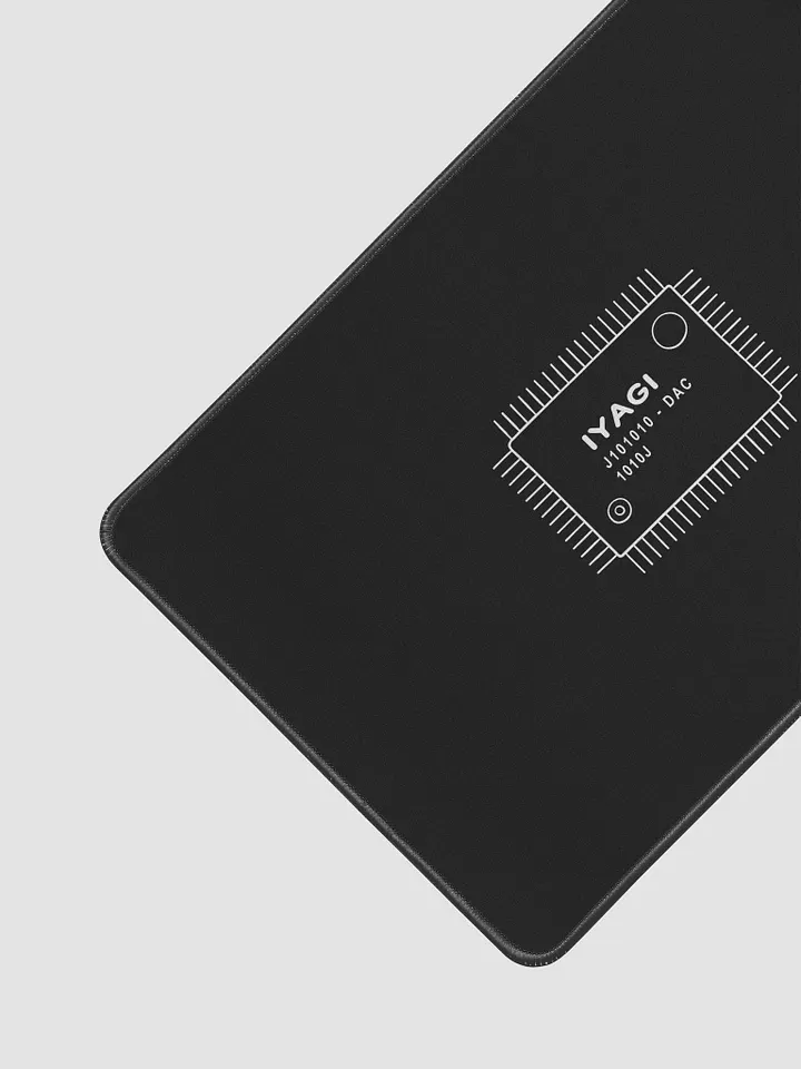 iyagi DAC Chip desk mat (black) product image (2)
