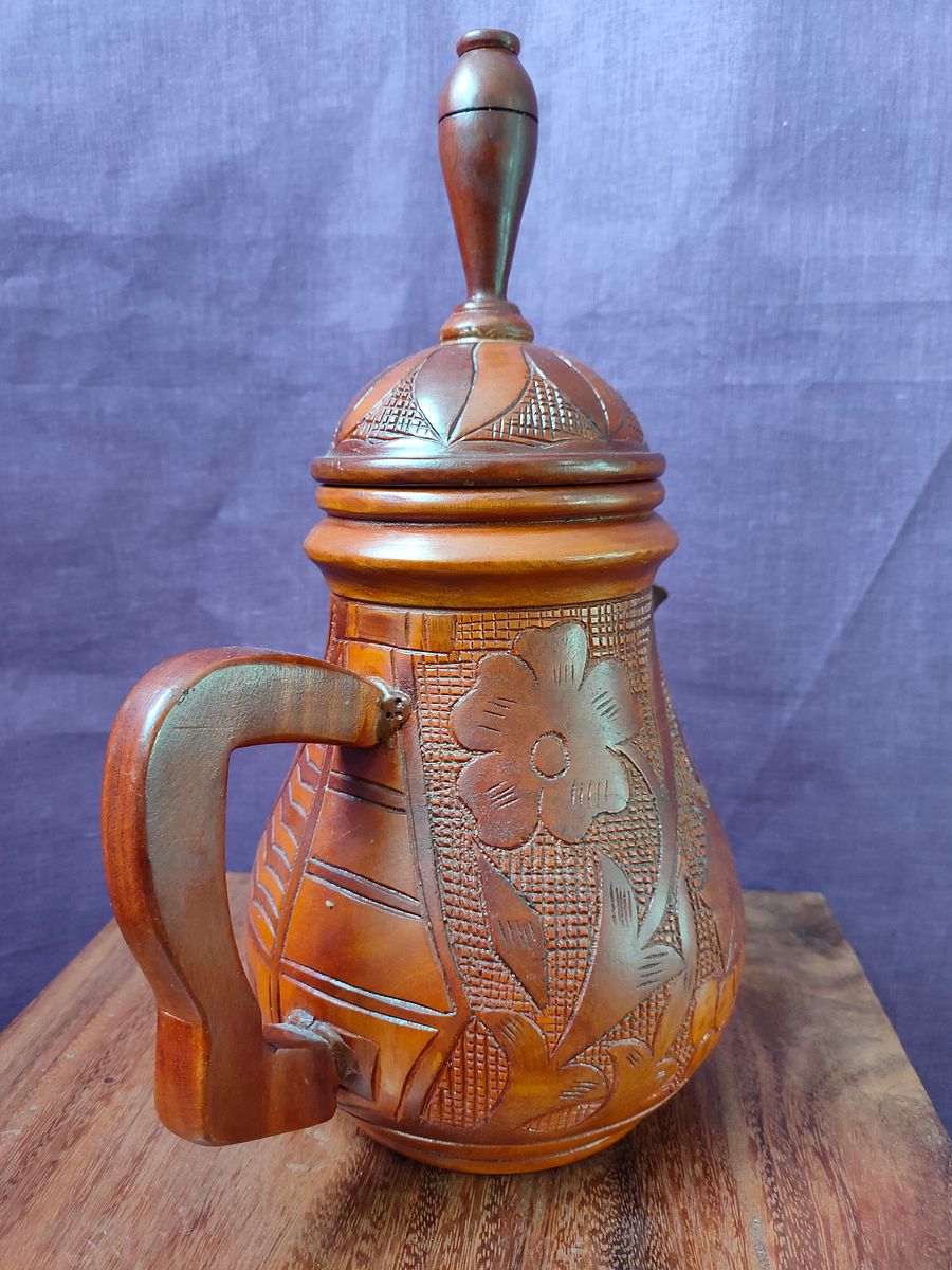 Bule grande madeira com relevo de flores e frutos. Decoração boho única product image (7)