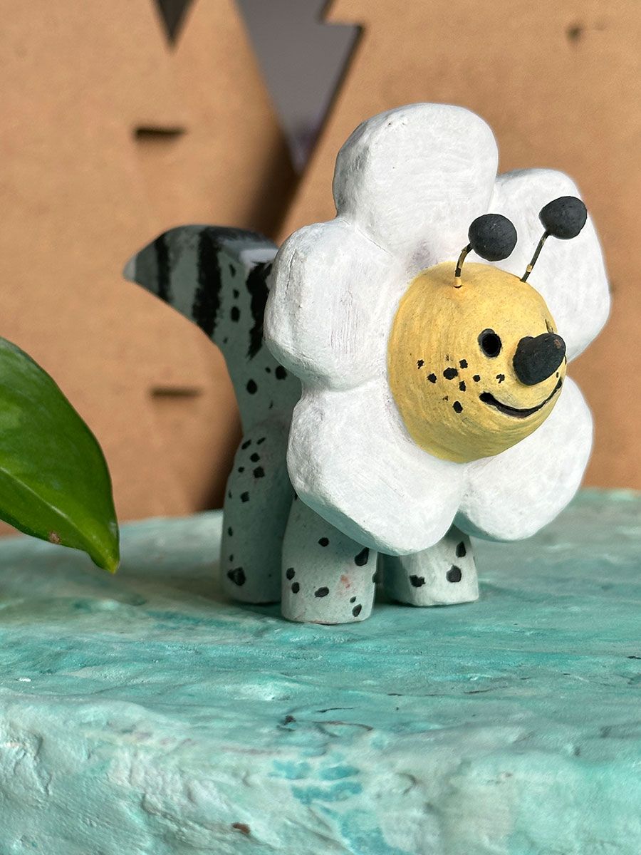 Bee Flower Ceratopsid Ceramic Spill product image (3)