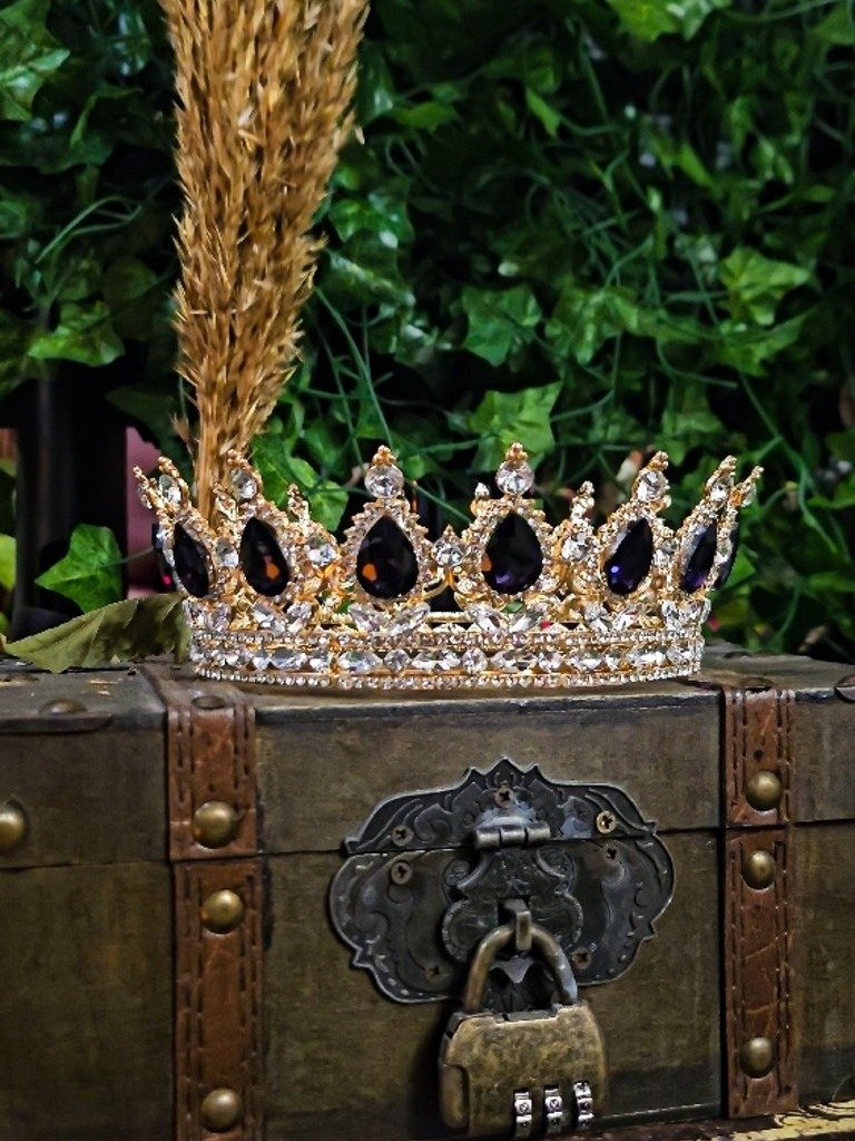The Armored Kingdom Dark Purple Crown (Gold) product image (2)