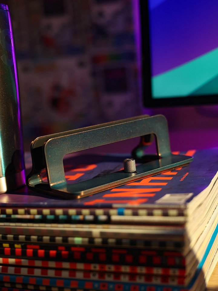 Alexandrite Laptop Holder product image (2)