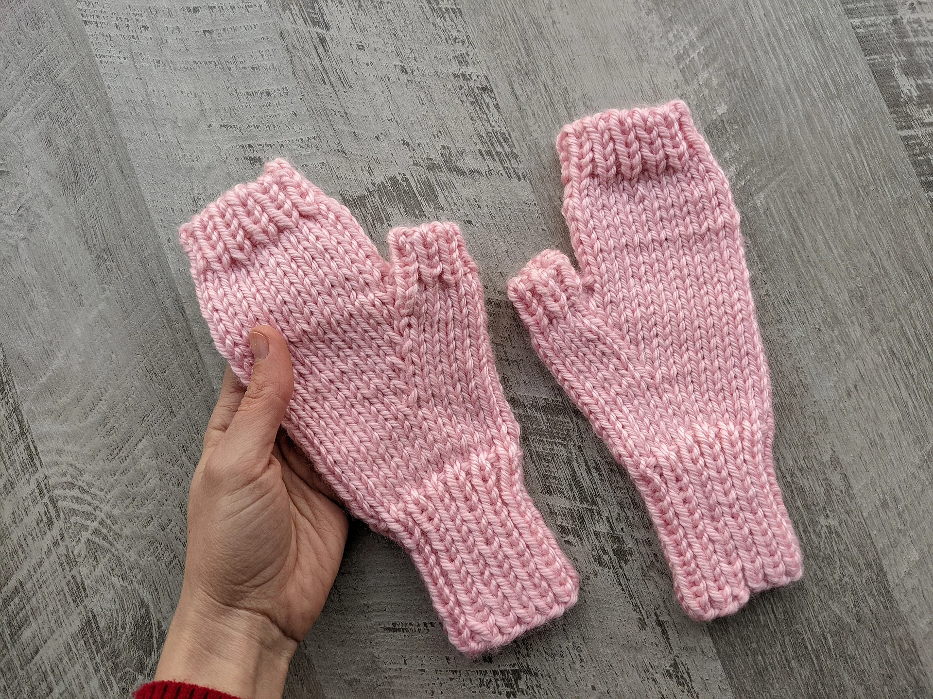 Chunky Knit Fingerless Gloves Pattern product image (6)