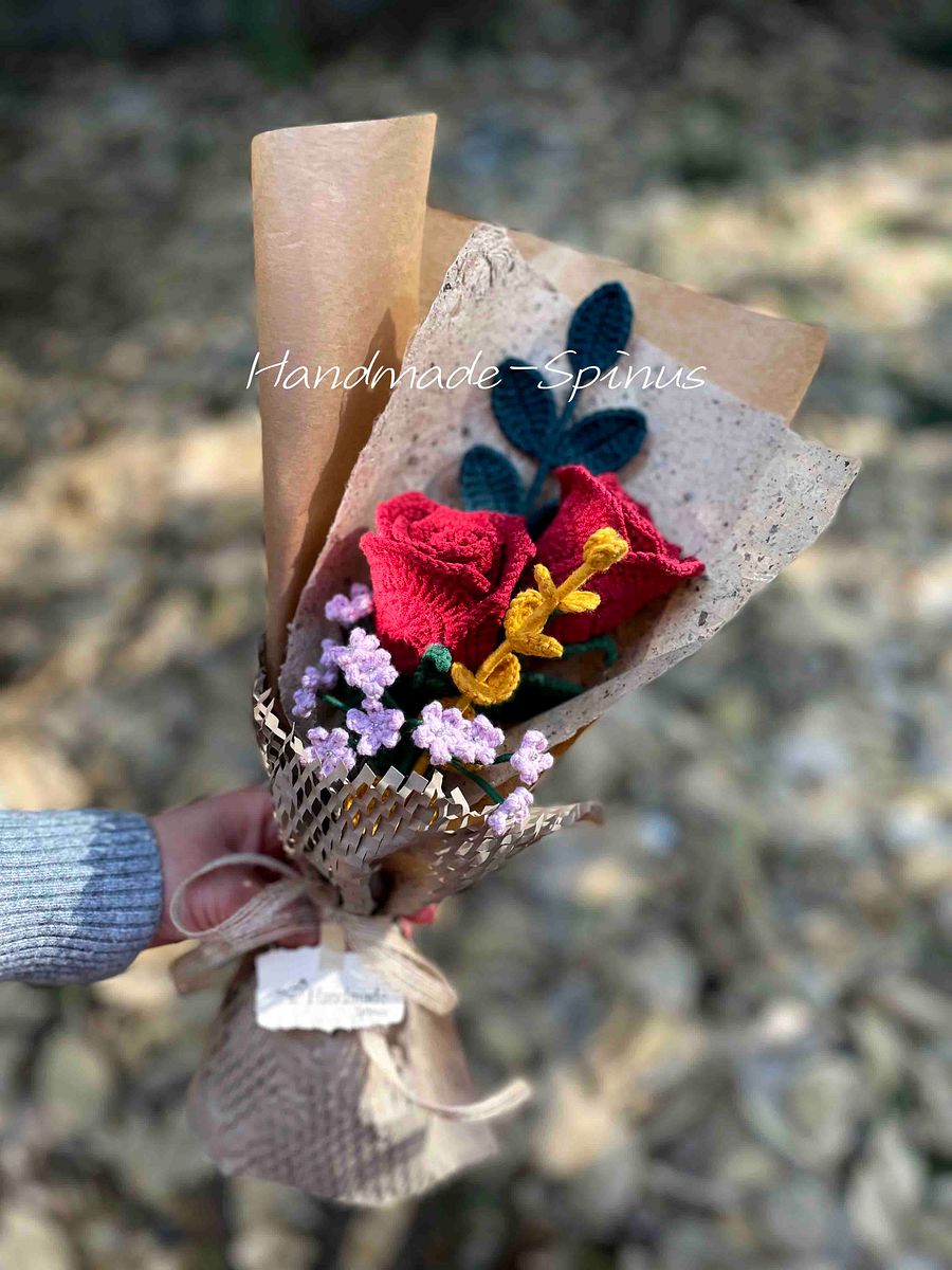 Confessions of Red Roses Crochet Knit Bouquet product image (2)