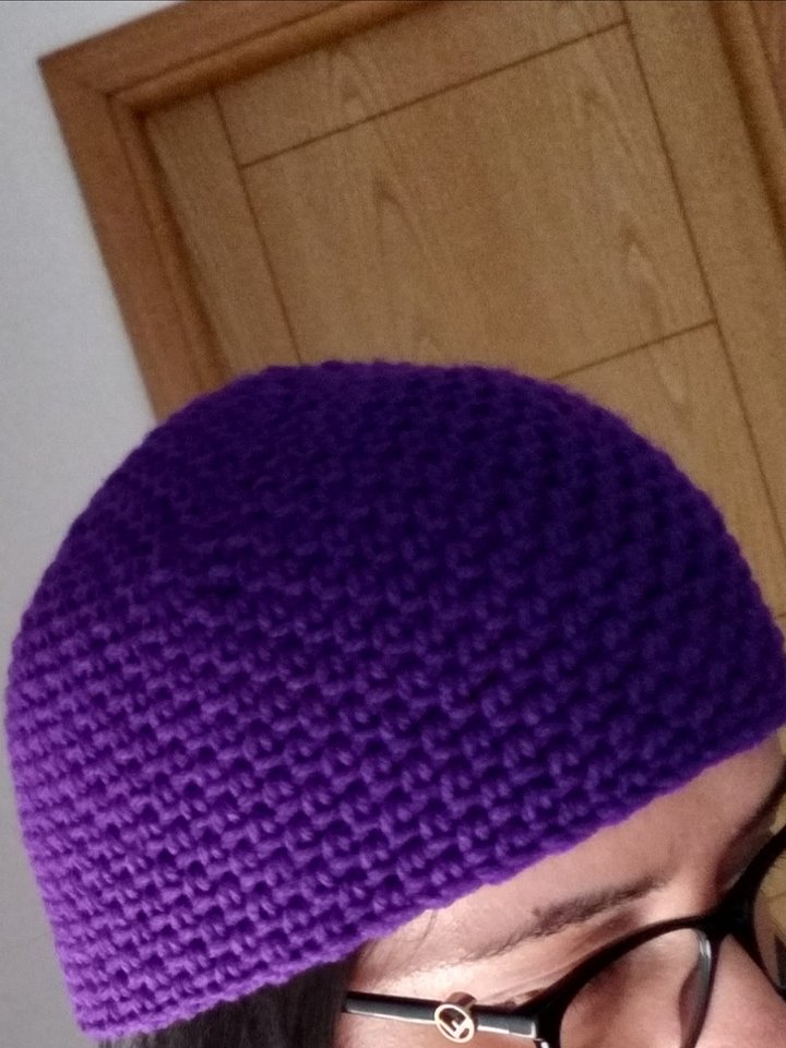 Moss stitch short beanie crochet pattern product image (2)
